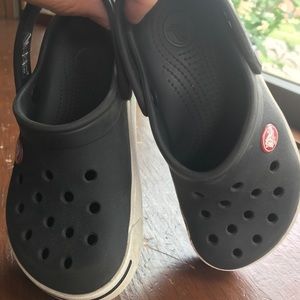 Kids navy crocs Sz 10/11